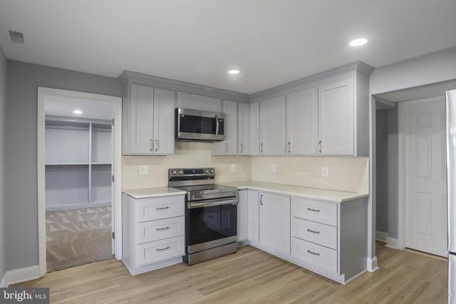 5 BREEZY HILL DR, Stafford, VA 22556