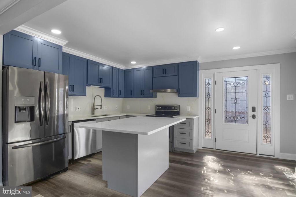 5 BREEZY HILL DR, Stafford, VA 22556