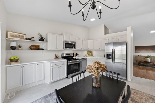 340 E Brittany Way, Ellettsville, IN 47429