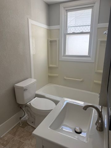 912 W Olive Street, Decatur, IL 62526