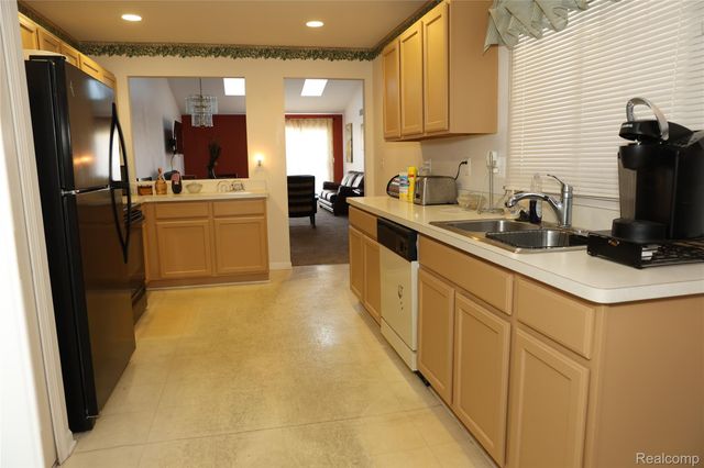 13229 Highland Circle 51, Sterling Heights, MI 48312