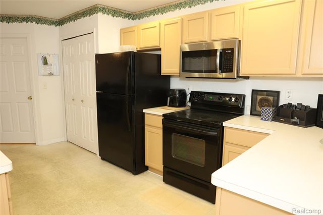 13229 Highland Circle 51, Sterling Heights, MI 48312