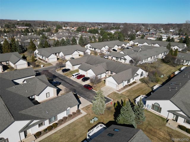 13229 Highland Circle 51, Sterling Heights, MI 48312