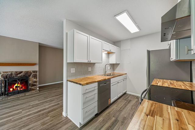 3320 River Bluff Drive 83, Eagan, MN 55121
