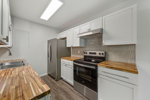3320 River Bluff Drive 83, Eagan, MN 55121