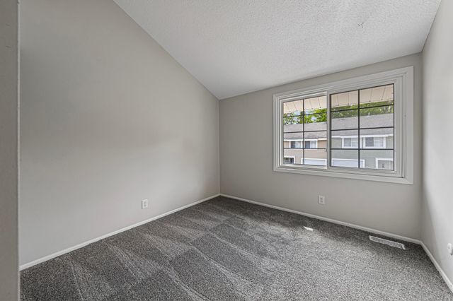3320 River Bluff Drive 83, Eagan, MN 55121