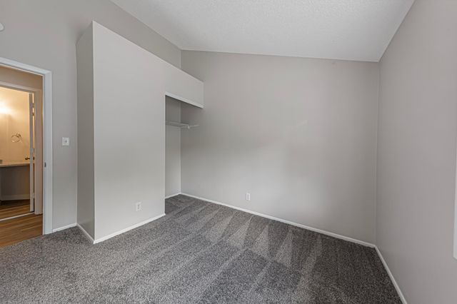 3320 River Bluff Drive 83, Eagan, MN 55121