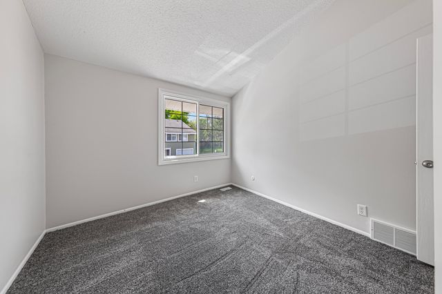 3320 River Bluff Drive 83, Eagan, MN 55121