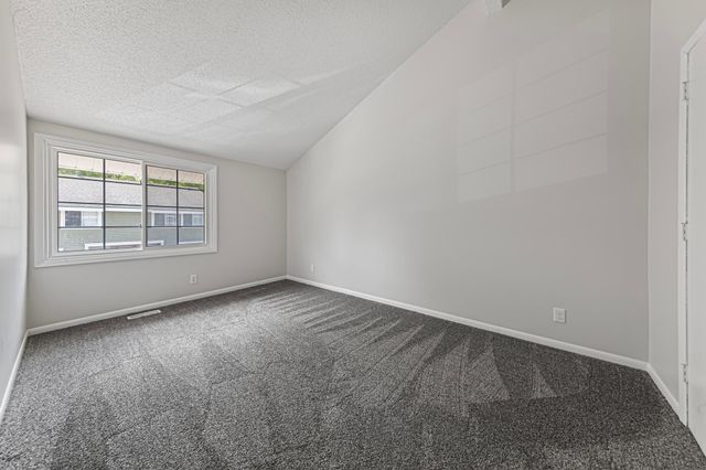 3320 River Bluff Drive 83, Eagan, MN 55121