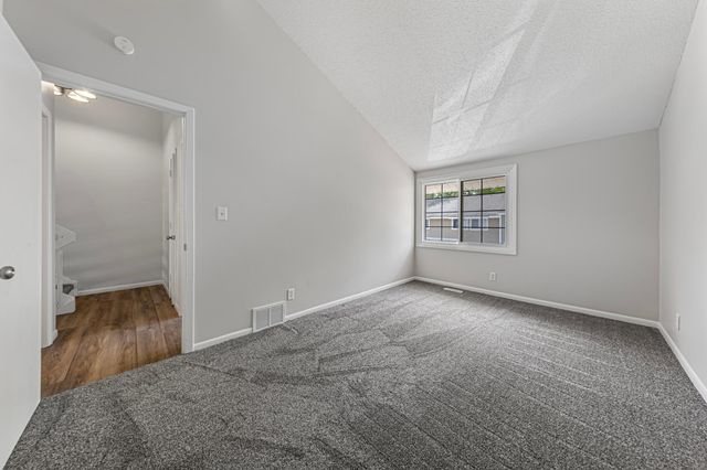 3320 River Bluff Drive 83, Eagan, MN 55121