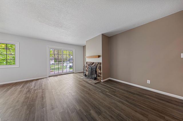 3320 River Bluff Drive 83, Eagan, MN 55121