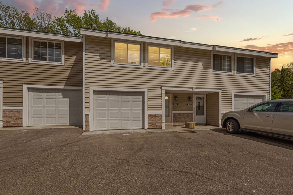 3320 River Bluff Drive 83, Eagan, MN 55121
