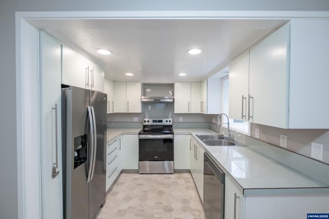 3324 Ferndell St NE, Salem, OR 97301