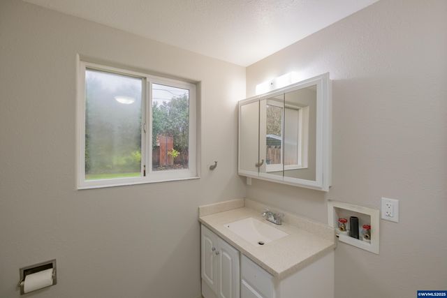 3324 Ferndell St NE, Salem, OR 97301