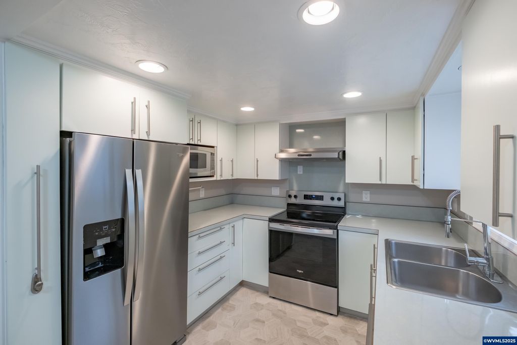 Image 12 of property listing at 3324 Ferndell St NE, Salem, OR 97301