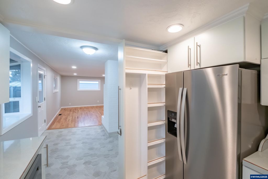 Image 14 of property listing at 3324 Ferndell St NE, Salem, OR 97301