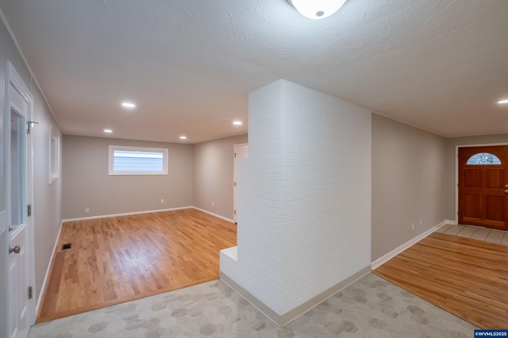 Image 15 of property listing at 3324 Ferndell St NE, Salem, OR 97301