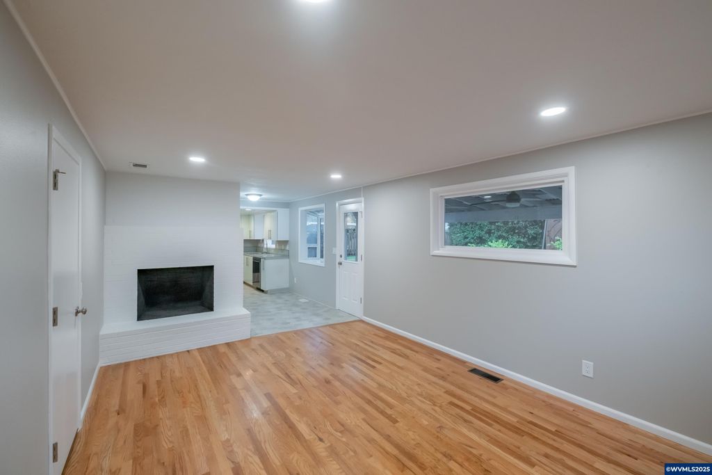 Image 16 of property listing at 3324 Ferndell St NE, Salem, OR 97301