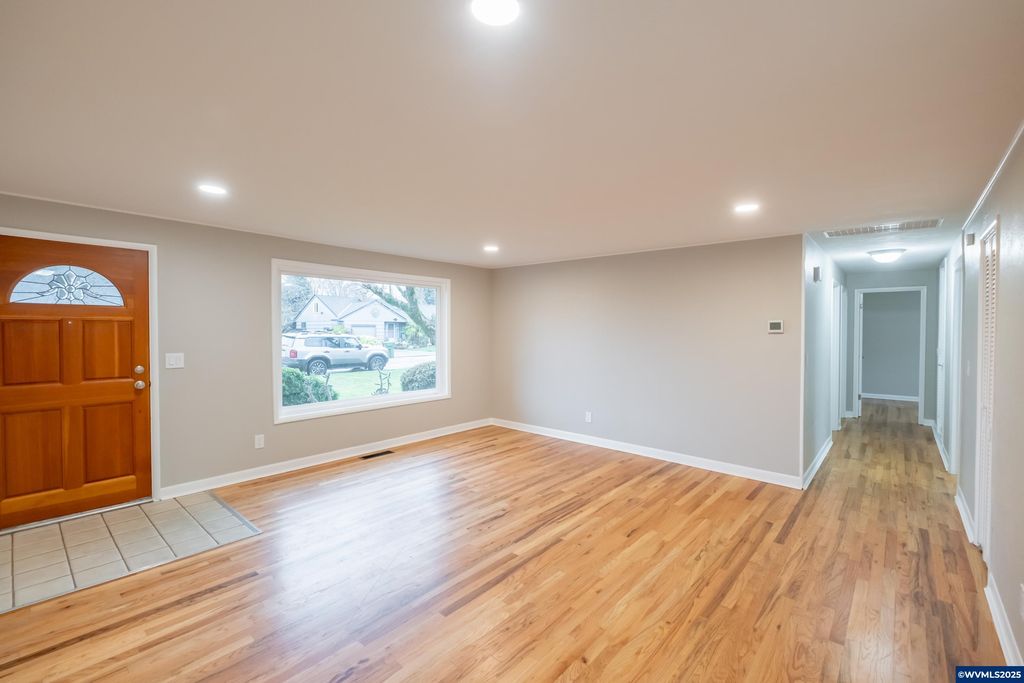 Image 17 of property listing at 3324 Ferndell St NE, Salem, OR 97301