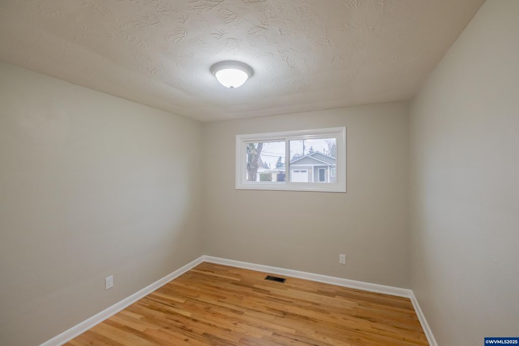 Image 23 of property listing at 3324 Ferndell St NE, Salem, OR 97301