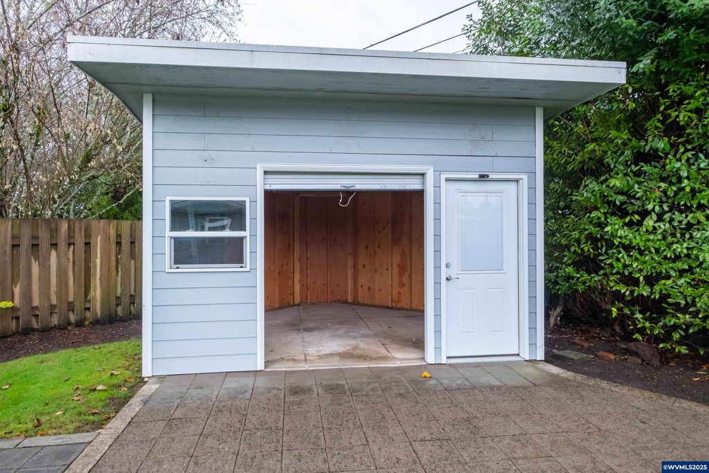 Image 36 of property listing at 3324 Ferndell St NE, Salem, OR 97301