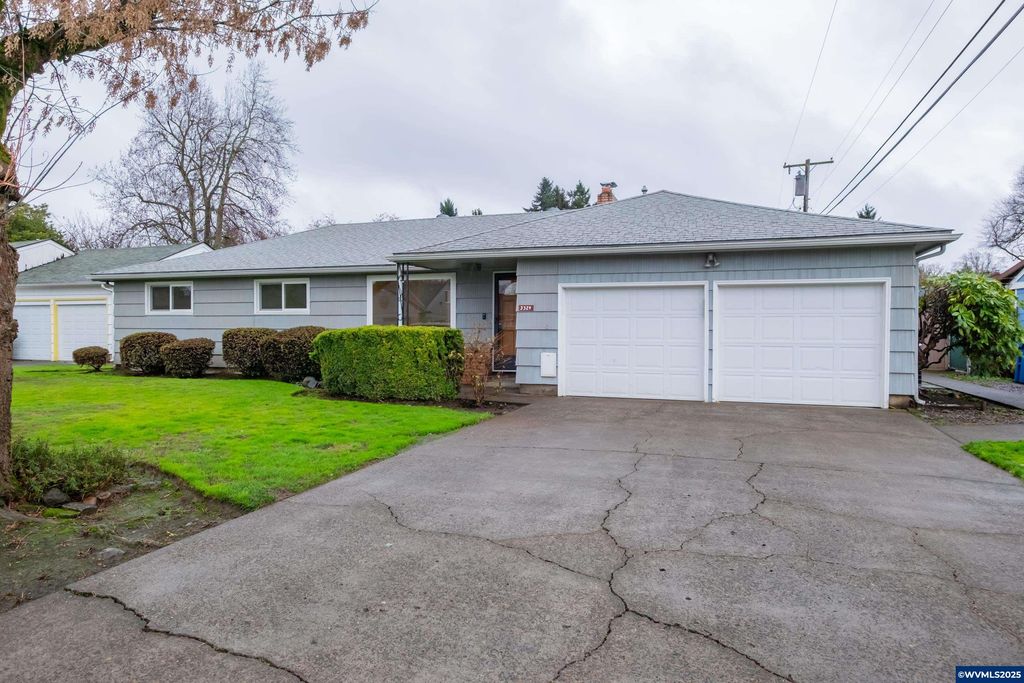 Image 4 of property listing at 3324 Ferndell St NE, Salem, OR 97301