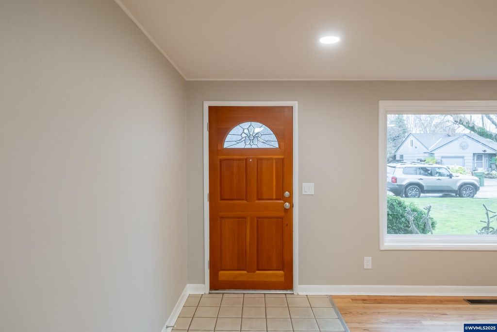 Image 6 of property listing at 3324 Ferndell St NE, Salem, OR 97301