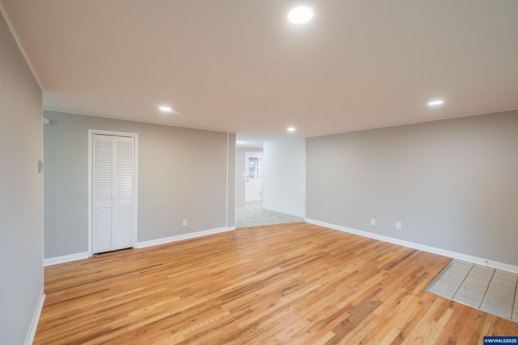 Image 9 of property listing at 3324 Ferndell St NE, Salem, OR 97301