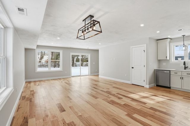 12 Benham Street, Worcester, MA 01604