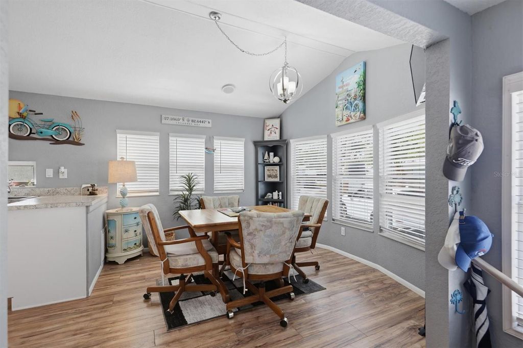 Image 14 of property listing at 1674 UNIVERSITY PKWY 41, Sarasota, FL 34243