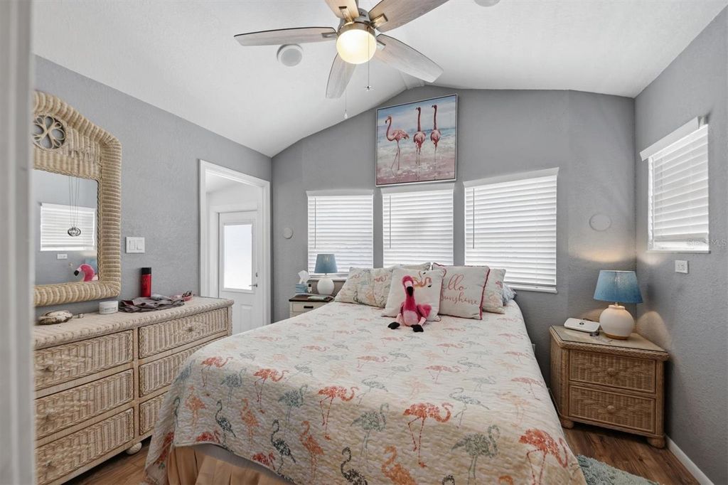 Image 16 of property listing at 1674 UNIVERSITY PKWY 41, Sarasota, FL 34243