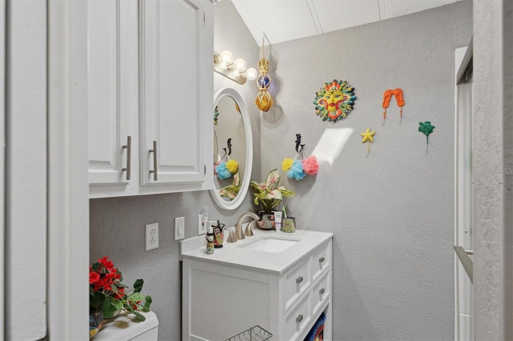 Image 18 of property listing at 1674 UNIVERSITY PKWY 41, Sarasota, FL 34243