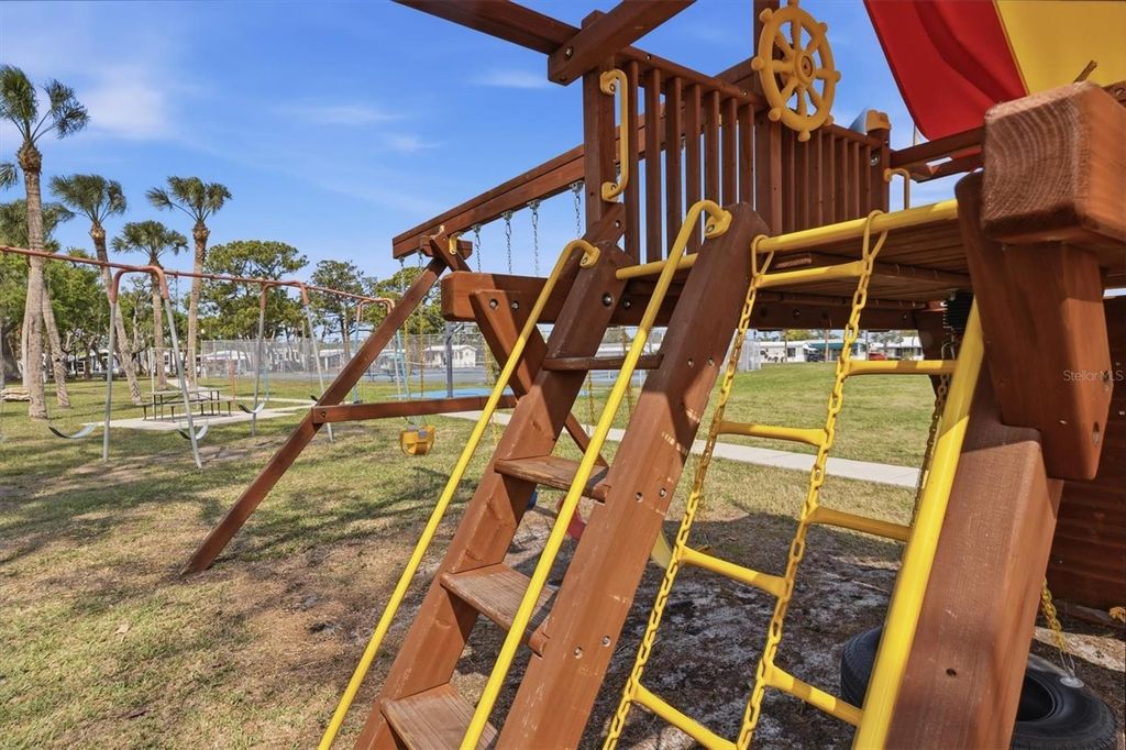 Image 29 of property listing at 1674 UNIVERSITY PKWY 41, Sarasota, FL 34243