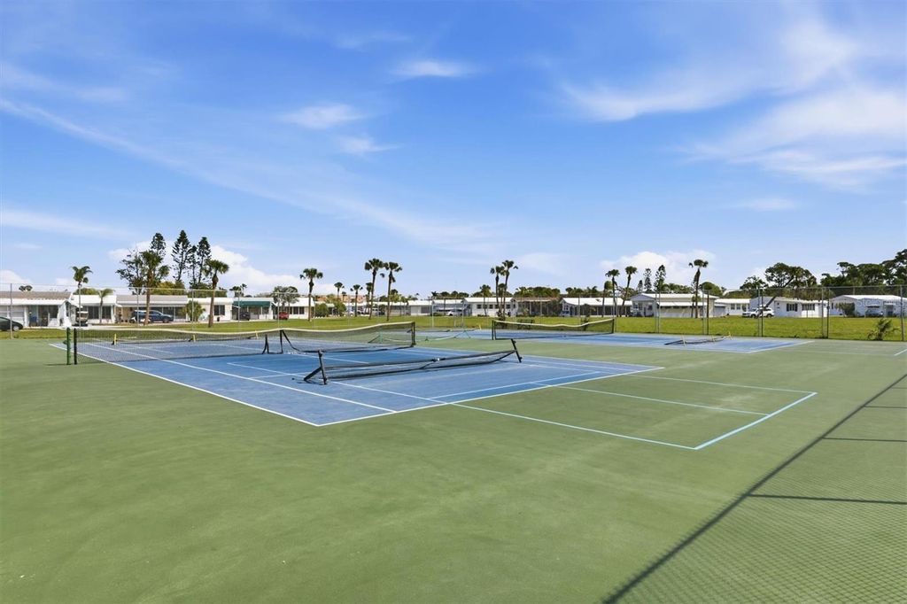 Image 31 of property listing at 1674 UNIVERSITY PKWY 41, Sarasota, FL 34243