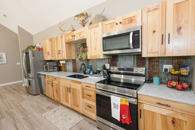 7128 E Farm Road 84, Strafford, MO 65757