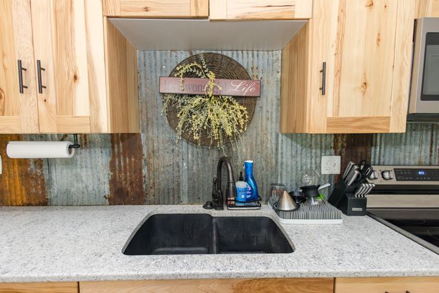 7128 E Farm Road 84, Strafford, MO 65757