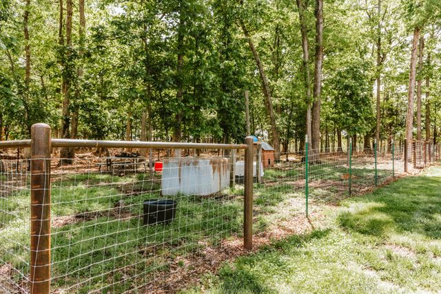 7128 E Farm Road 84, Strafford, MO 65757