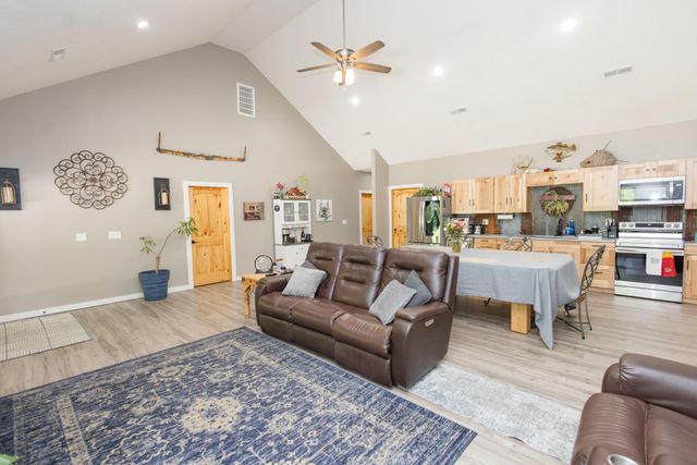 7128 E Farm Road 84, Strafford, MO 65757