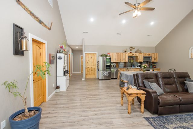 7128 E Farm Road 84, Strafford, MO 65757