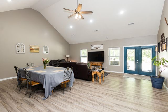 7128 E Farm Road 84, Strafford, MO 65757