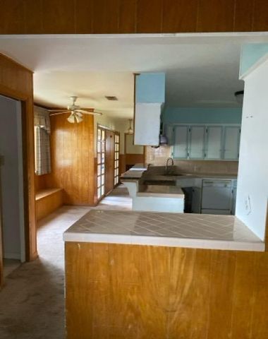 1002 S College Avenue, Cleveland, TX 77327