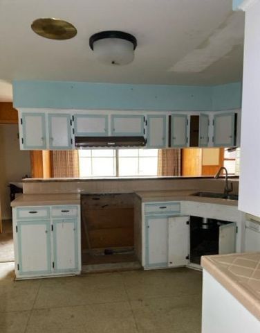 1002 S College Avenue, Cleveland, TX 77327