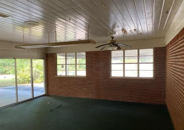 1002 S College Avenue, Cleveland, TX 77327