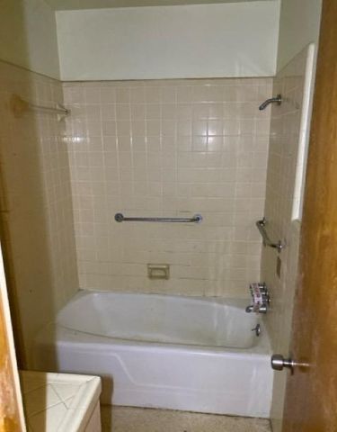 1002 S College Avenue, Cleveland, TX 77327