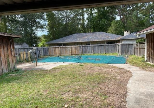 1002 S College Avenue, Cleveland, TX 77327