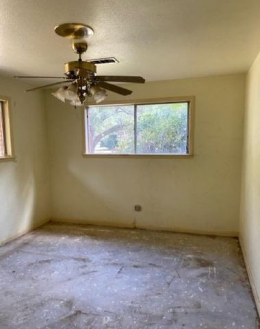 1002 S College Avenue, Cleveland, TX 77327