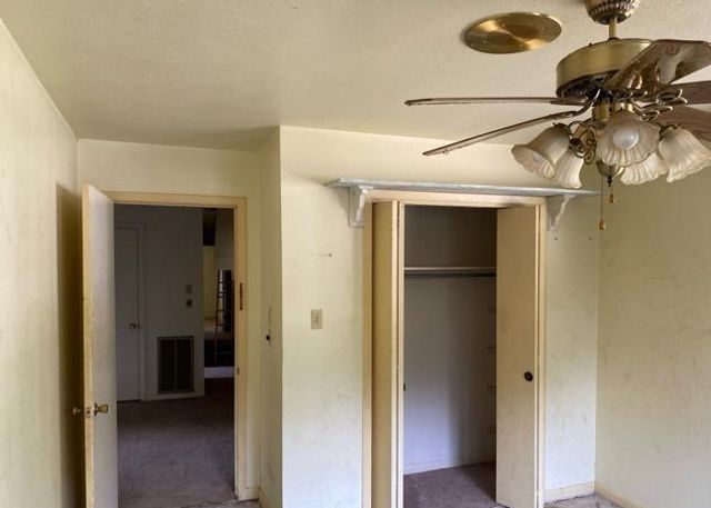 1002 S College Avenue, Cleveland, TX 77327