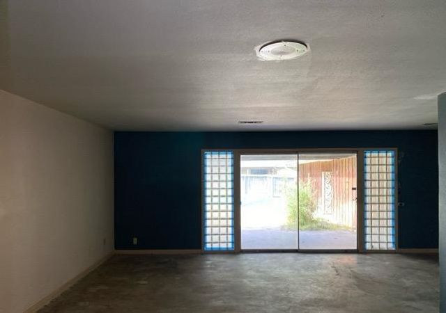 1002 S College Avenue, Cleveland, TX 77327