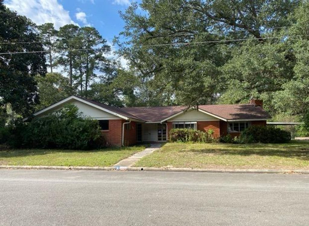 1002 S College Avenue, Cleveland, TX 77327