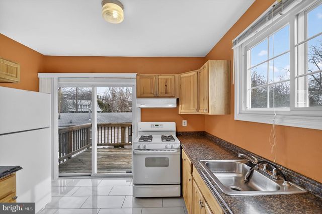 2403 BURKE AVE, Alexandria, VA 22301